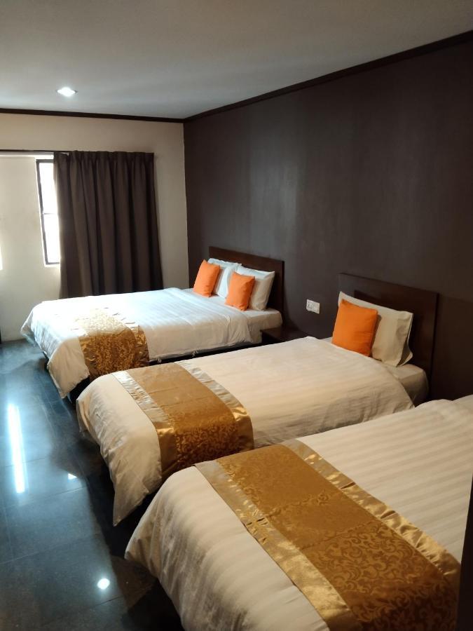 One World Hotel Кулаи Экстерьер фото
