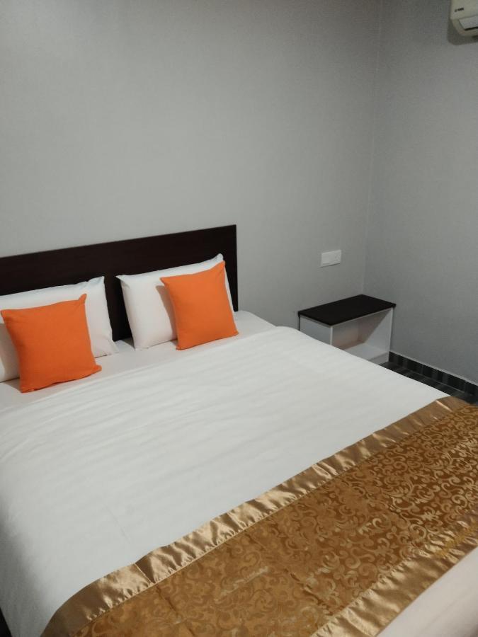 One World Hotel Кулаи Экстерьер фото