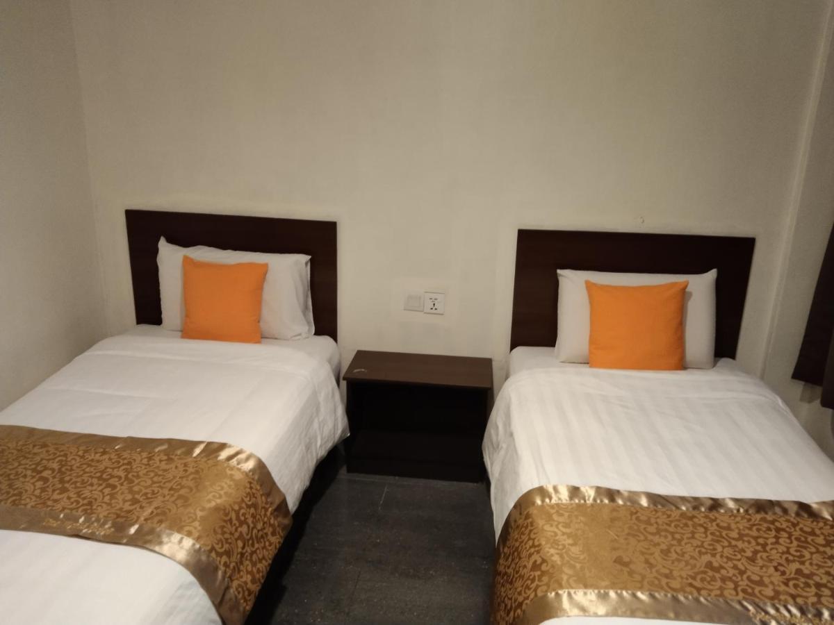 One World Hotel Кулаи Экстерьер фото