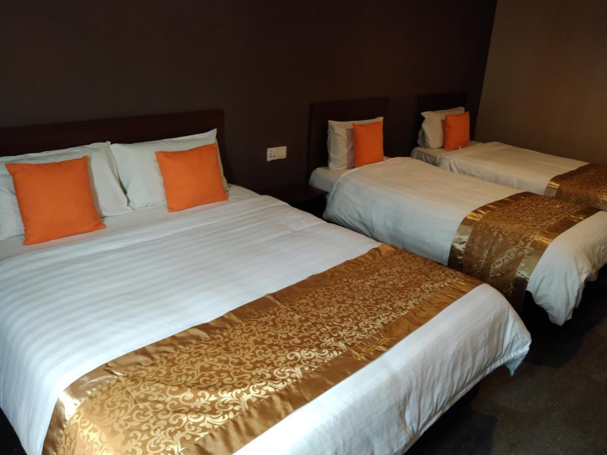 One World Hotel Кулаи Экстерьер фото