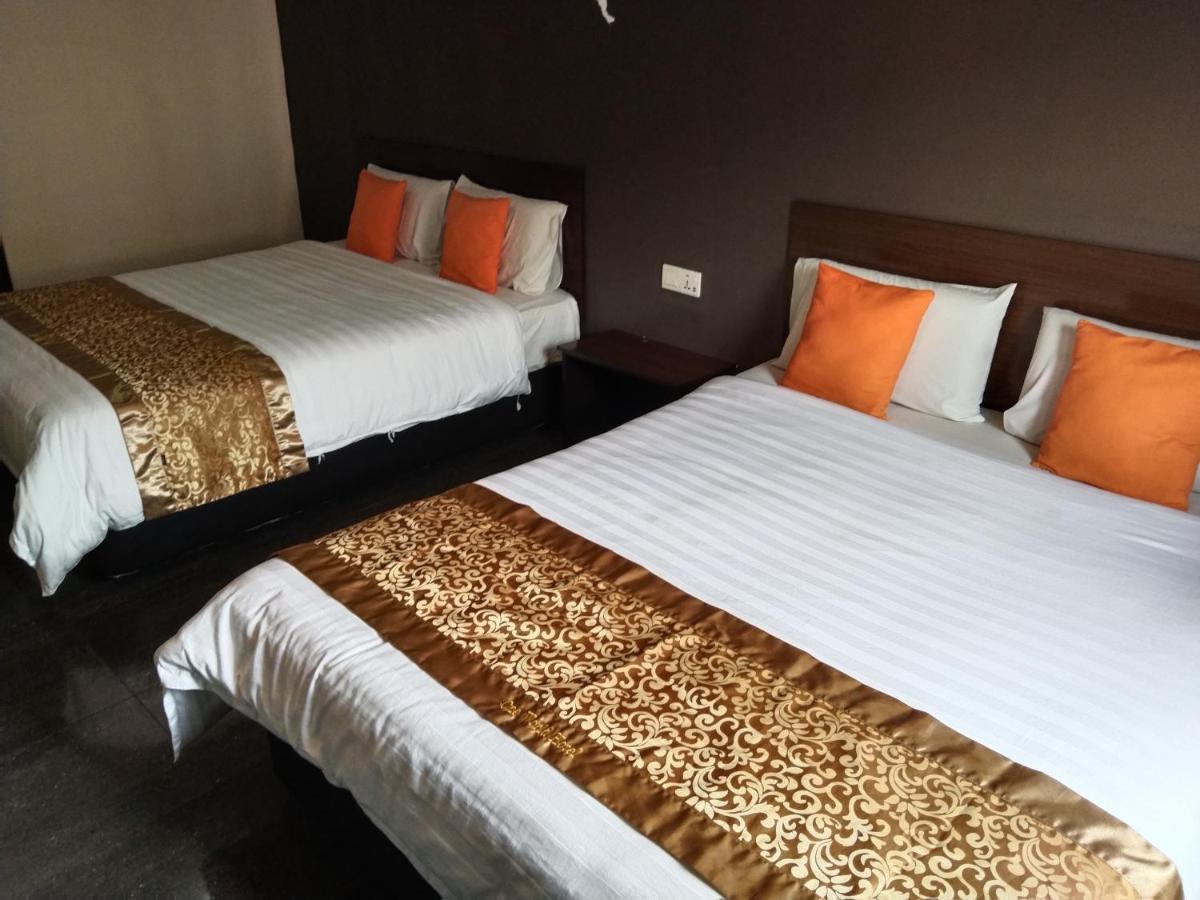 One World Hotel Кулаи Экстерьер фото